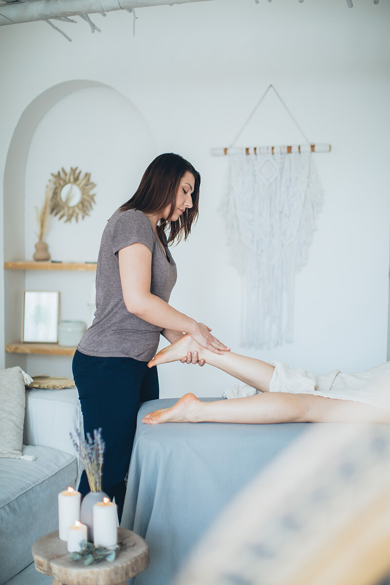 massage therapist doing massage business